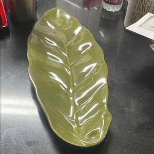Green Leaf-Shaped Ceramic Platter